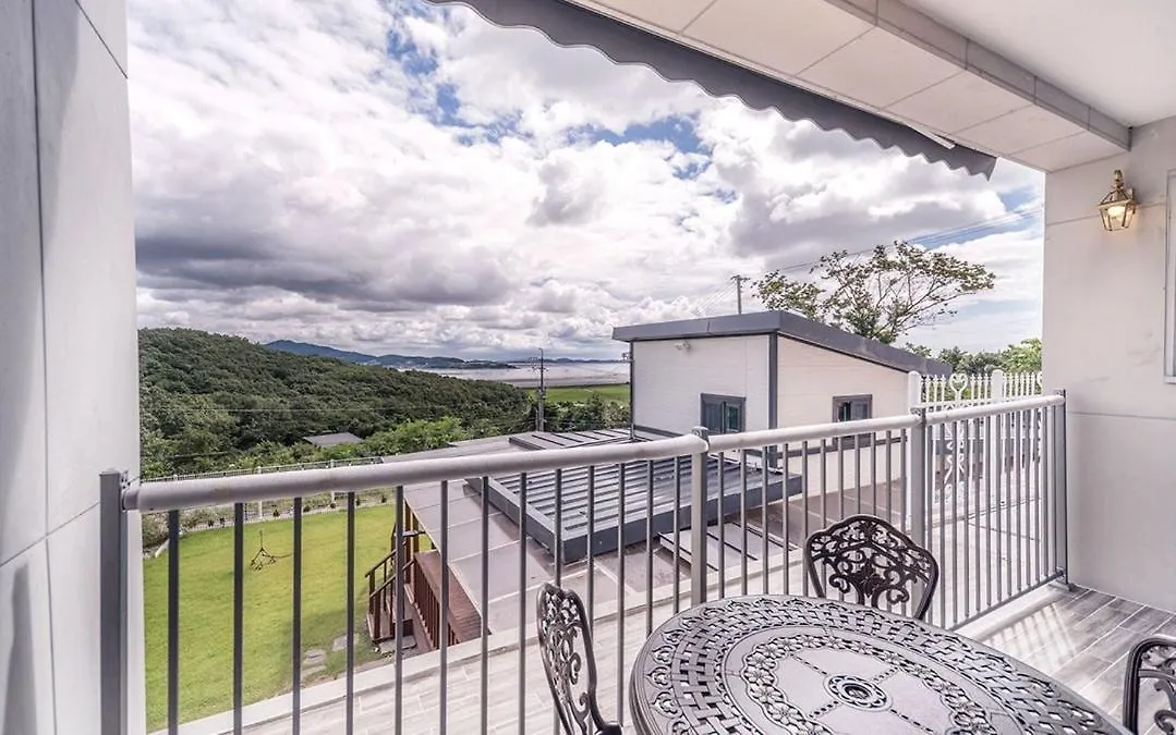 Ganghwa Maris Spa Pension Incheon Guest house